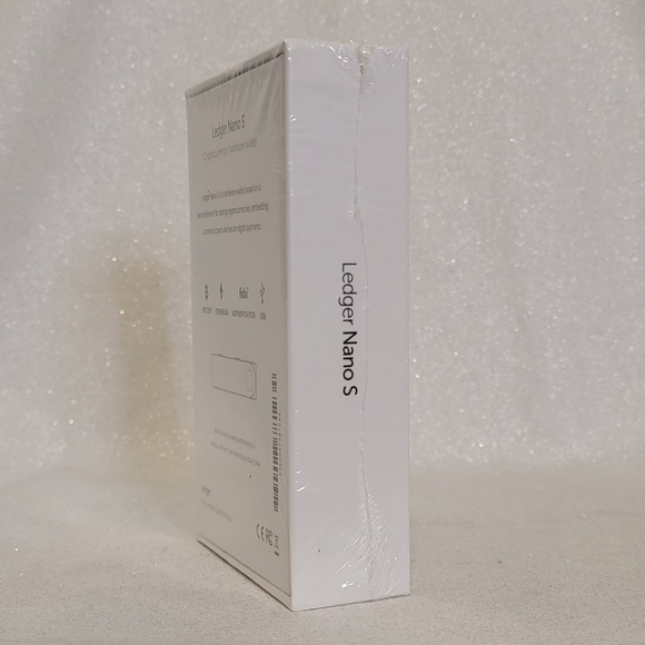 Ledger Nano S Cryptocurrency Wallet - Picture 3 of 4